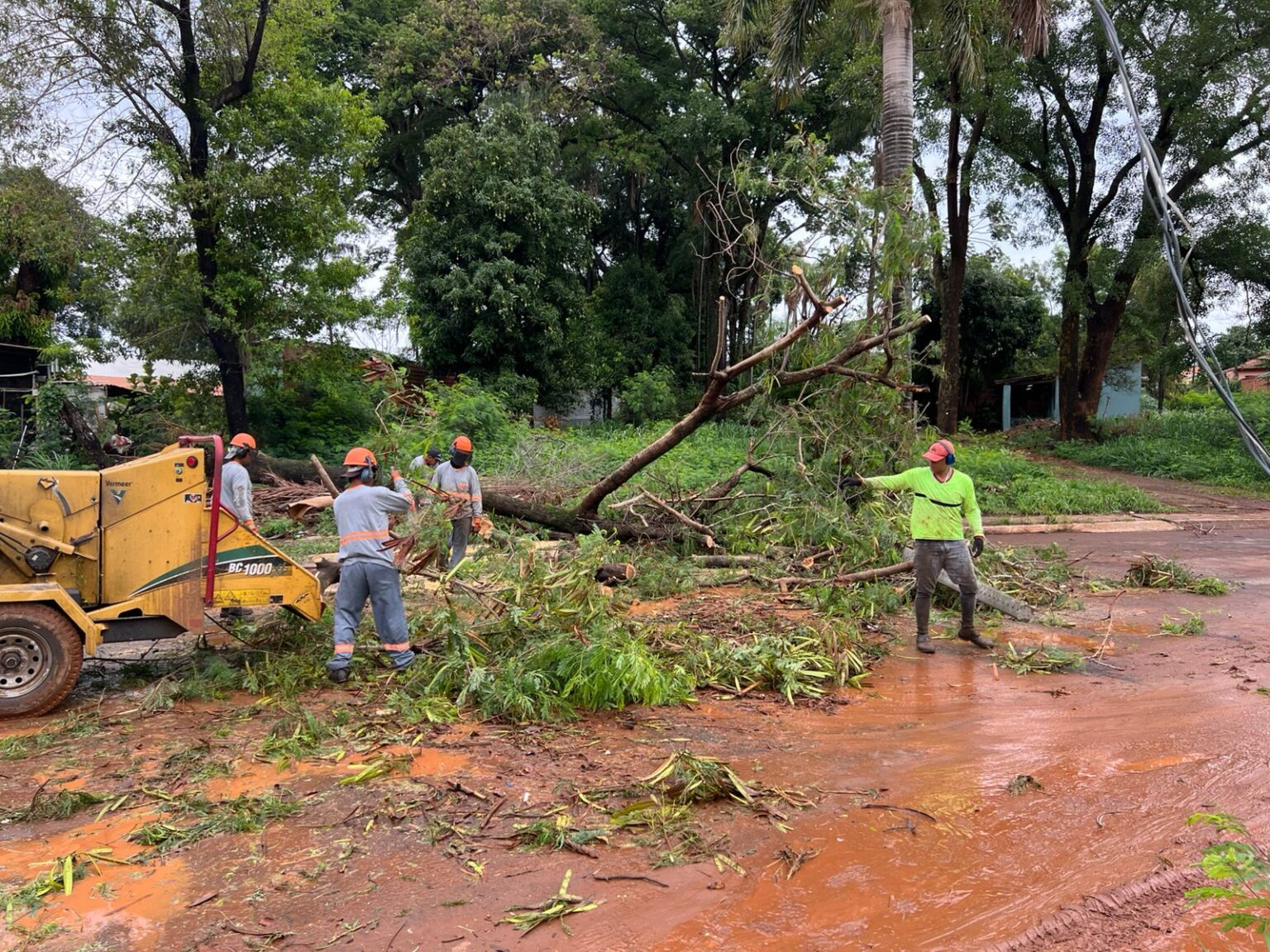 Céu nublado com chuva, ilustrando alerta amarelo de tempestade no sudoeste de Mato Grosso do Sul