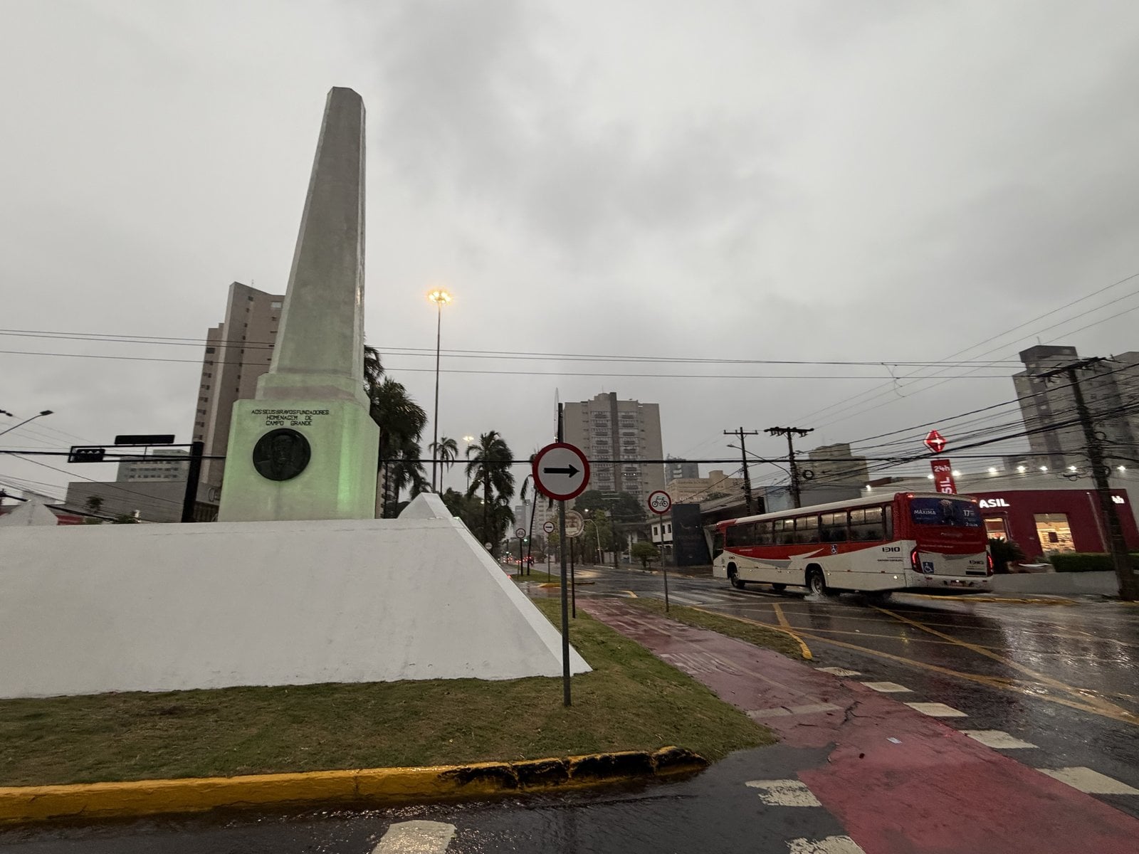 Chuva forte em área urbana de Mato Grosso do Sul